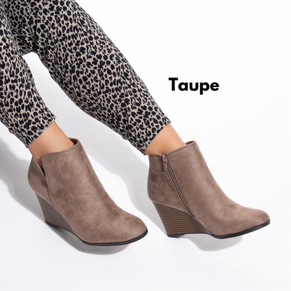 CLEARANCE Faux Suede Clay Ankle Wedge Booties size 6 - Picture 3 of 4